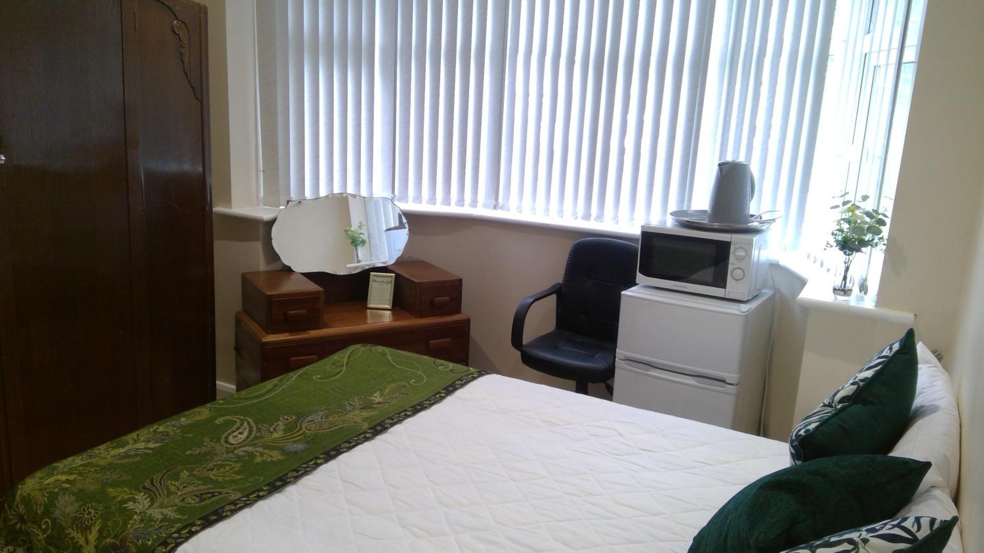 Luxury London Ensuite Double Room, Park Free, Tram-Train! Mitcham Exterior foto